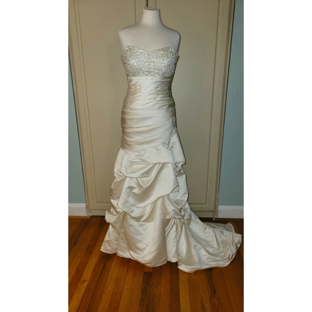 Wendy's Bridal Wedding Gown